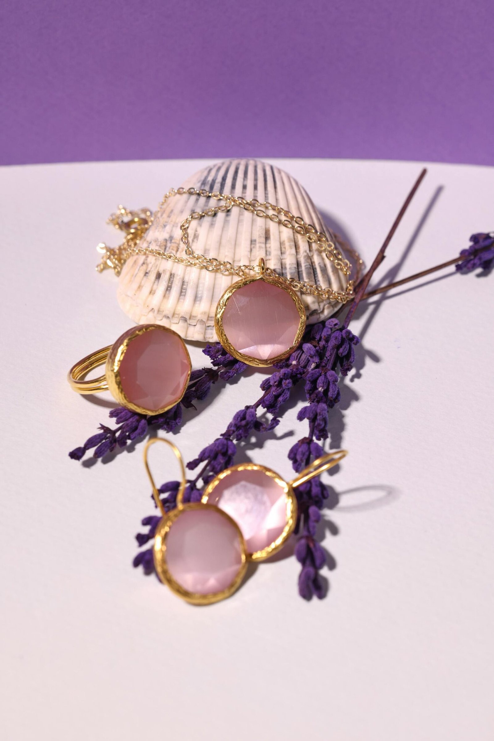 How to Dress Stylishly on a Budget: Look Expensive Without Overspending